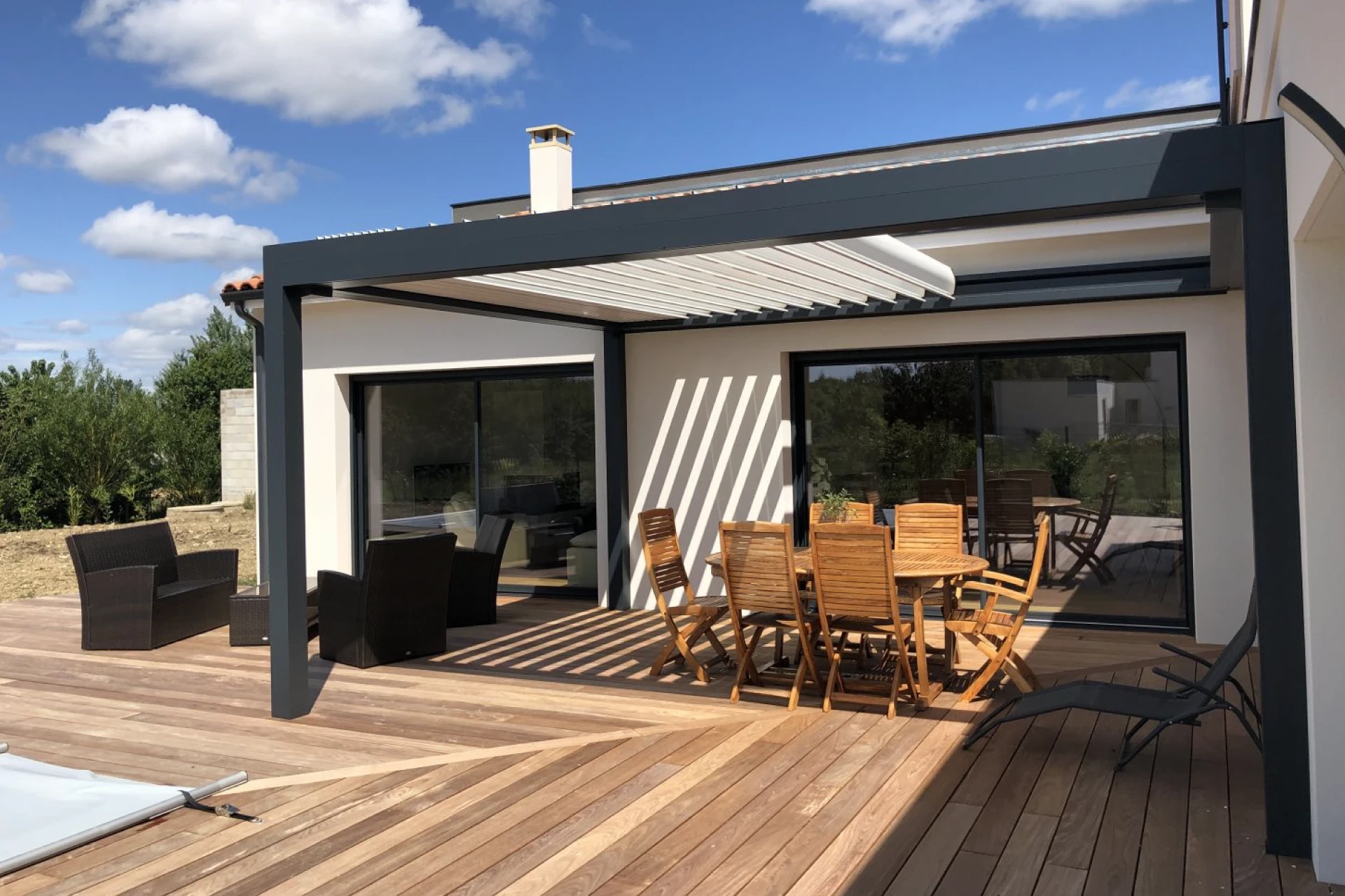 Pergola bioclimatique — MULTIPOSE