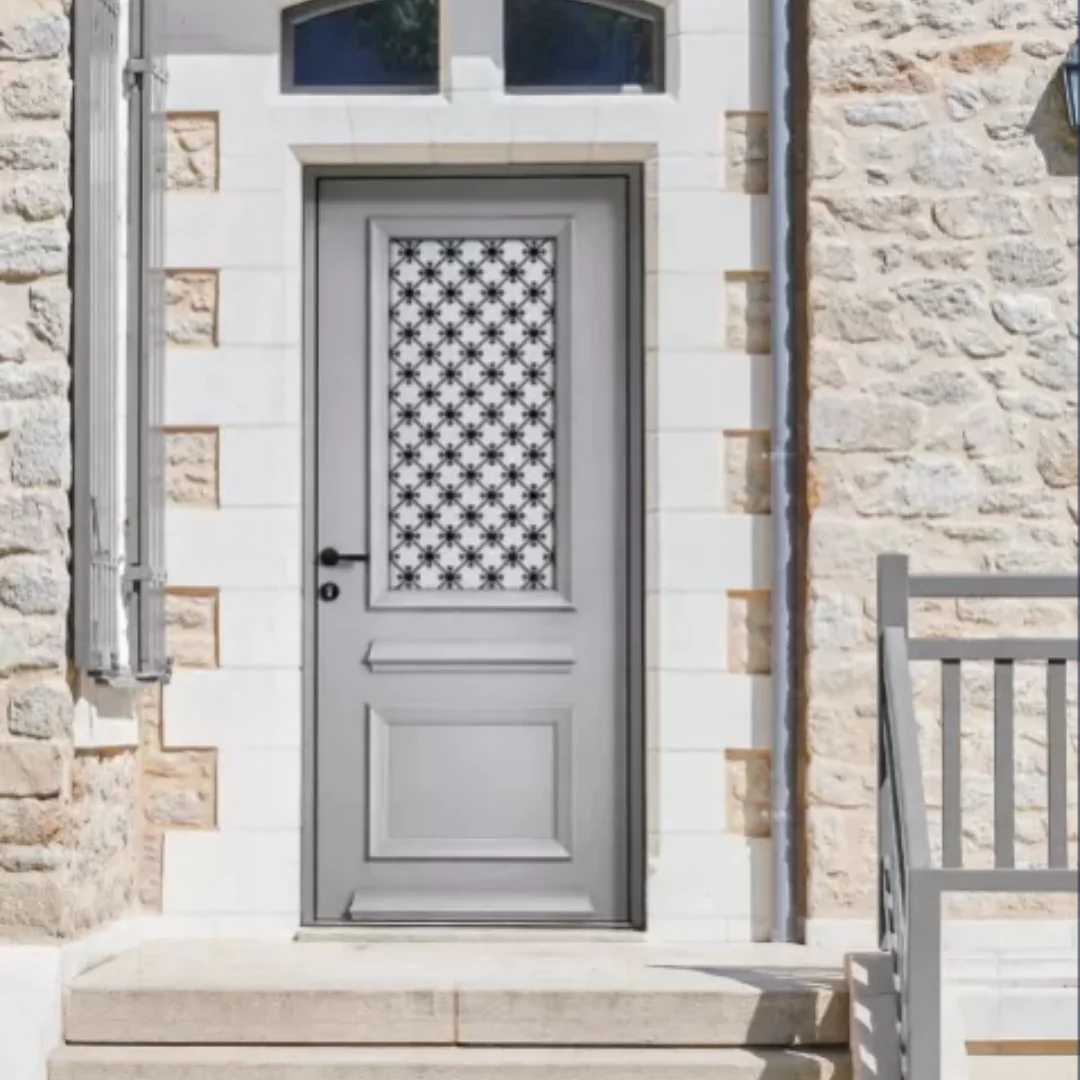 Porte d'entrée traditionnelle moulurée Lorraine